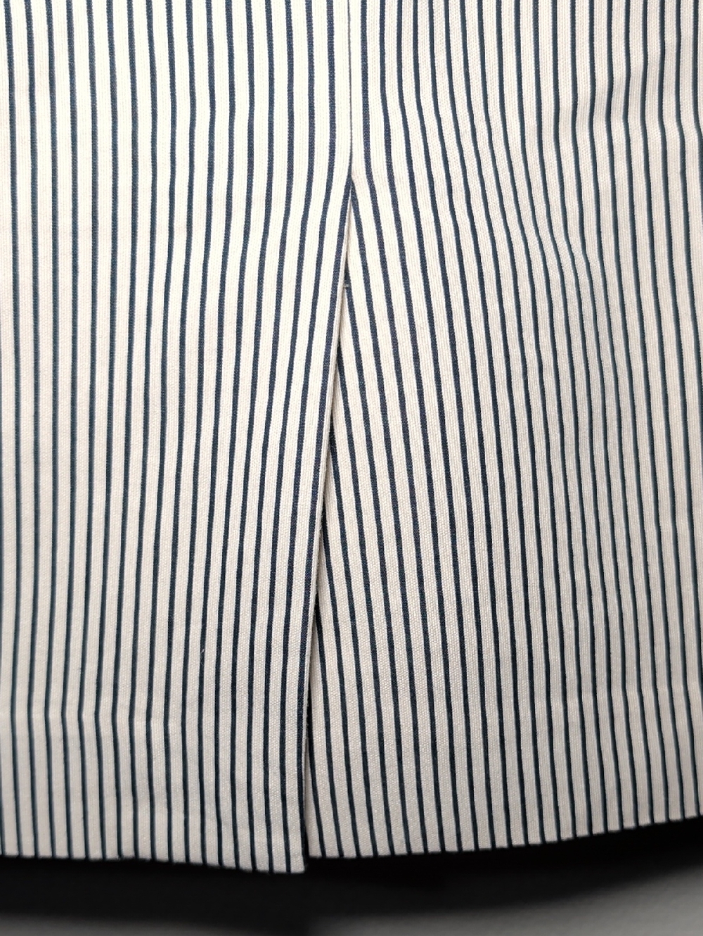 Ann Taylor Black + White Pinstripe Pencil Skirt Corpcore Office Women's Size 8 - Picture 4 of 5